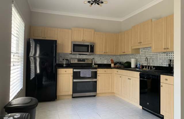 7679 Plantation Circle