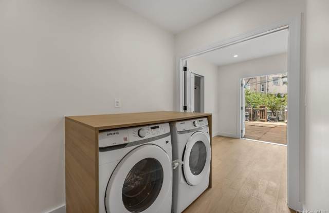291 Kingsland Avenue unit: 1