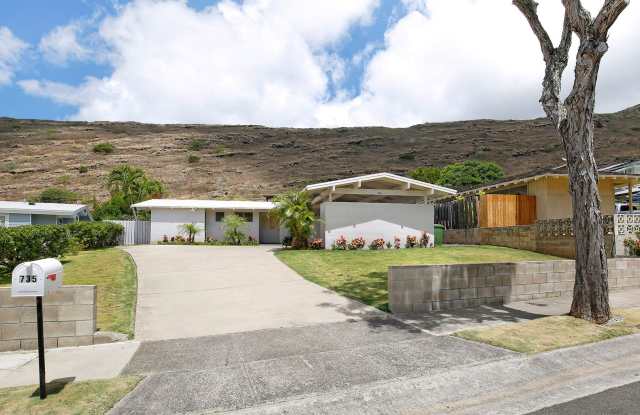 Clean, bright, spacious--single story home in Hawaii Kai
