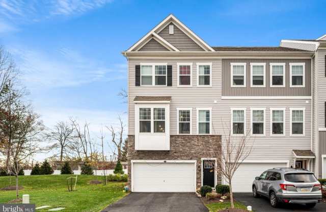 Photo of 352 DAWSON PL