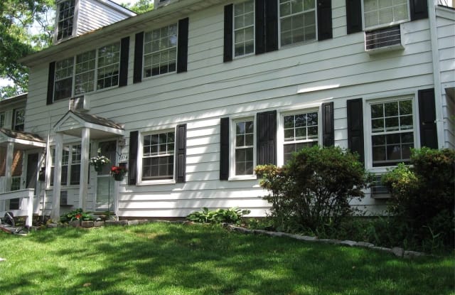 304 Towne House Vlg - 304 Town House Village, Islandia, NY 11749