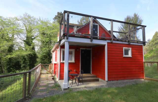 Artsy Studio in Westhaven with Attic Bedroom