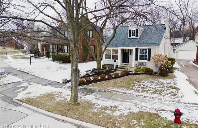 4328 ROBINWOOD Avenue