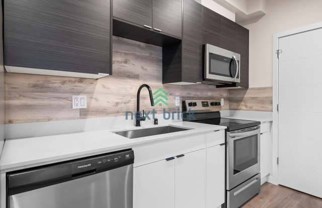 2 Beds 2 Baths Single-family House Available for Rent!