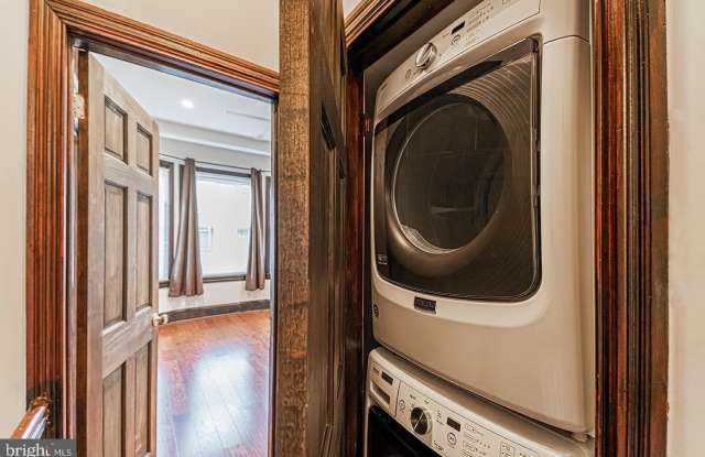 1525 N NEWKIRK STREET