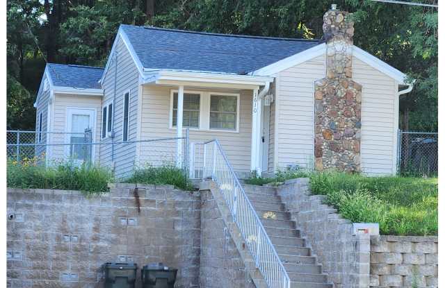 Photo of 1610 Military Rd