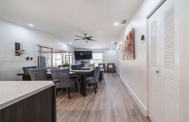 5400 S Lakewood Cir S