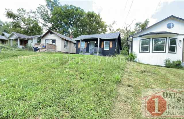 Beautiful 3 Bedroom 1 Bathroom Tiny Home in Kansas City!