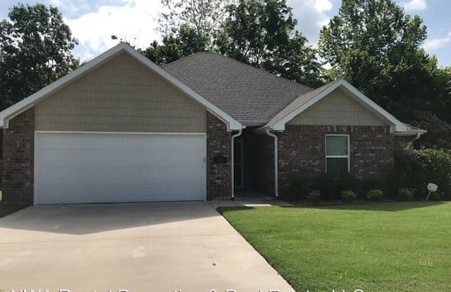 1420 S Highbush Ave - 1420 South Highbush Avenue, Fayetteville, AR 72701