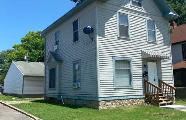 Very attractive 2BR 1/2 duplex