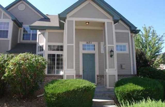 1671 S Emporia Ct