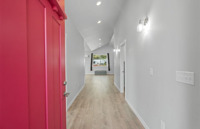 899 Point Brown Avenue Southwest