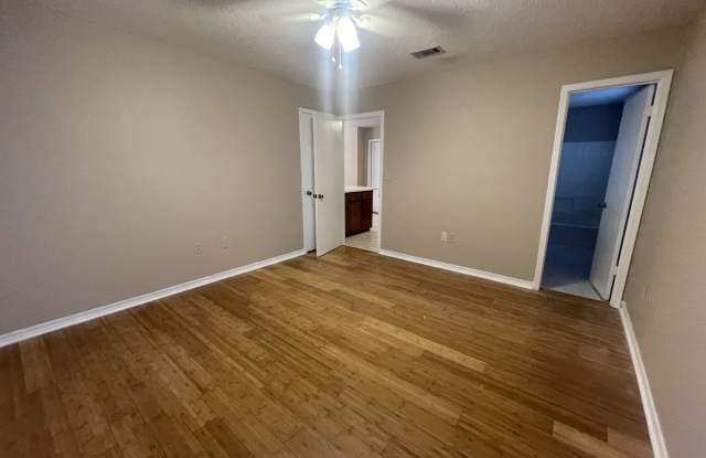 Photo of 421 Juniper Drive