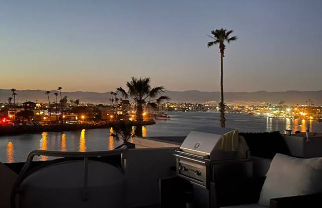 Oxnard | Silver Strand | 4 Bed + 2.5 Bath | OCEANFRONT | Fully Furnished | 2517 Ocean Dr