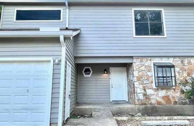 Town House for Lease in North Austin!
