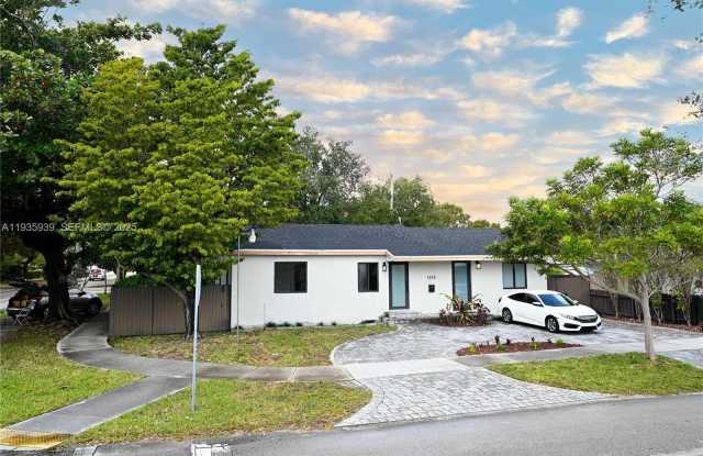 Photo of 1526 SW 65th Ave