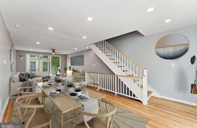 212 G Street SW unit: 212