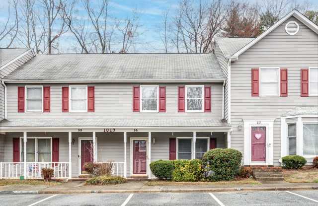 SW, Large Townhome, Wood/Vinyl Flooring, Fire Place, Porch  Fenced Patio!