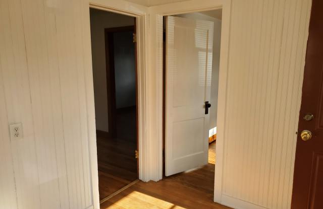 900 East Myrtle Street