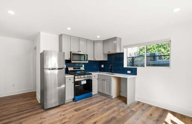 901 1/2 Micheltorena St