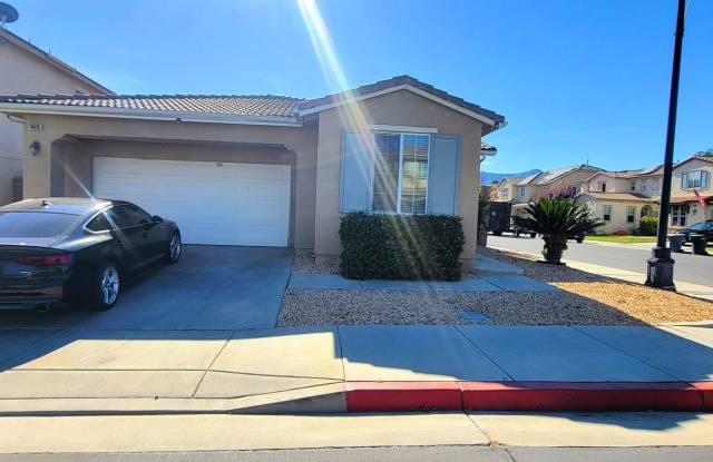 Gorgeous Single Story Home in Gated Community - Pool