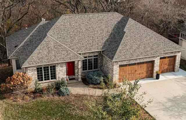 Photo of Lux Living With Beautiful Views