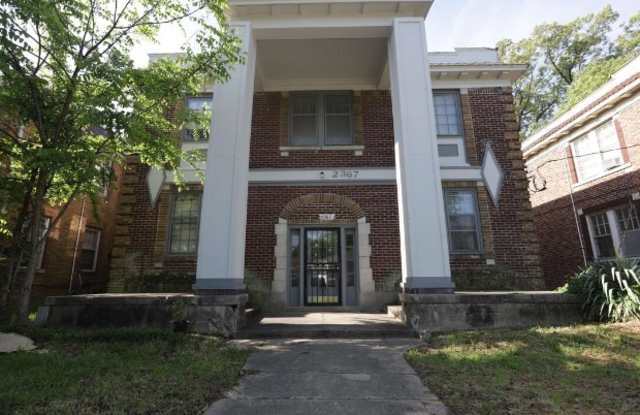 Photo of 2367 Forest Avenue - 1