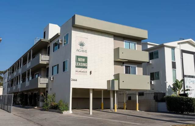PL26 - 2666 Ellendale Place