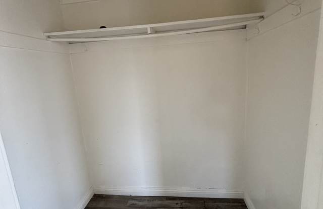 2905 Van Buren Place