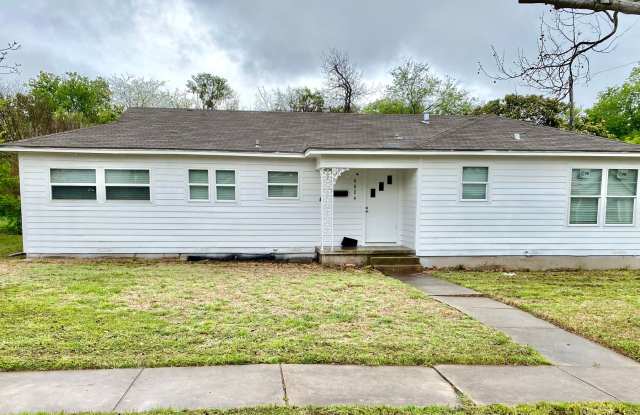 Photo of Cute 3/2 on a Corner Lot!