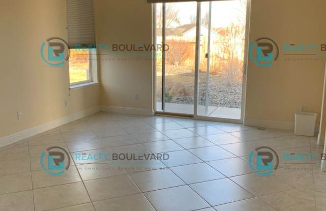 Beautiful 3 Bedroom, 2Bath, 3 Car Garage home in South Reno With Large Back Yard and Hot Tub!