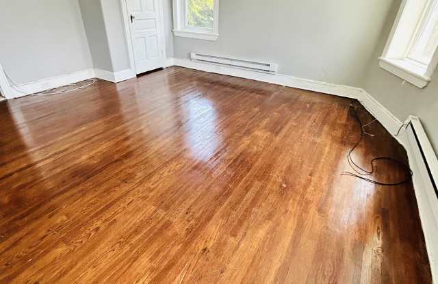 Photo of 7437 Oxford Avenue - 4