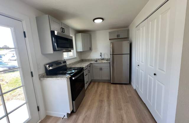 R2212 - Pinewood Apartments