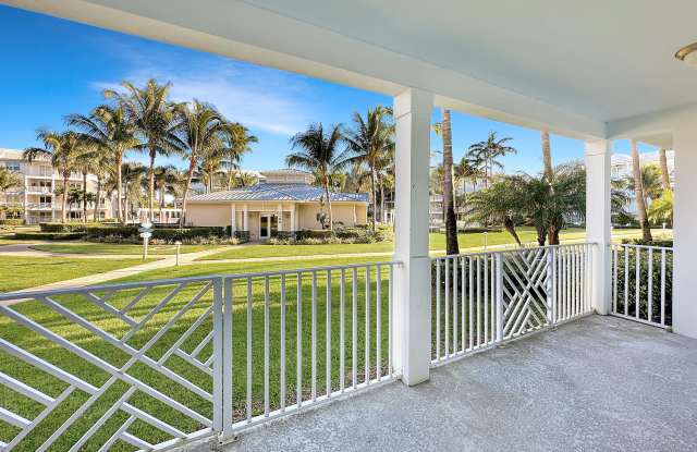 312 Bay Colony Drive N