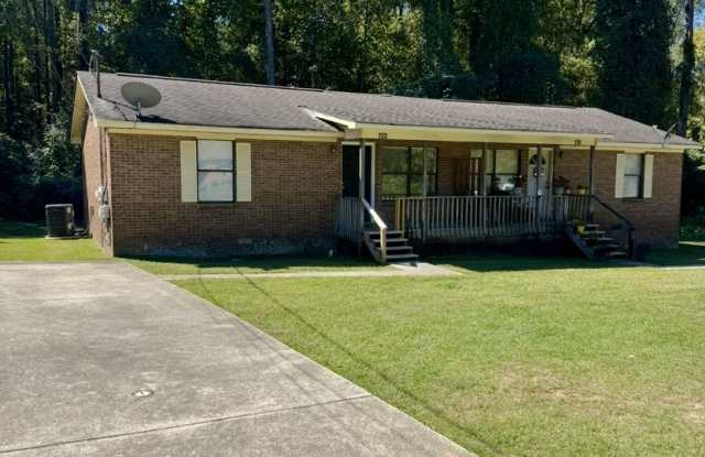 Duplex on East University Drive!