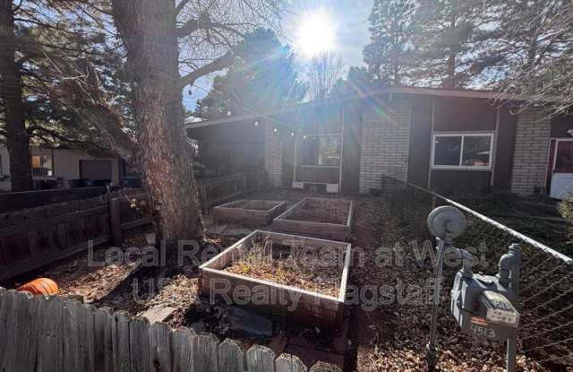 4513 E Hollygreen Rd