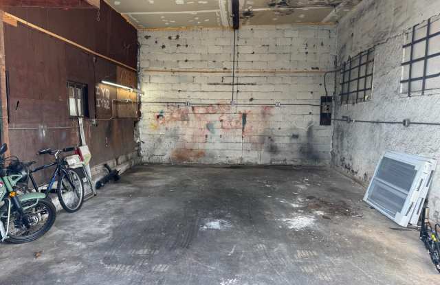 2420 N 5TH Street unit: Garage