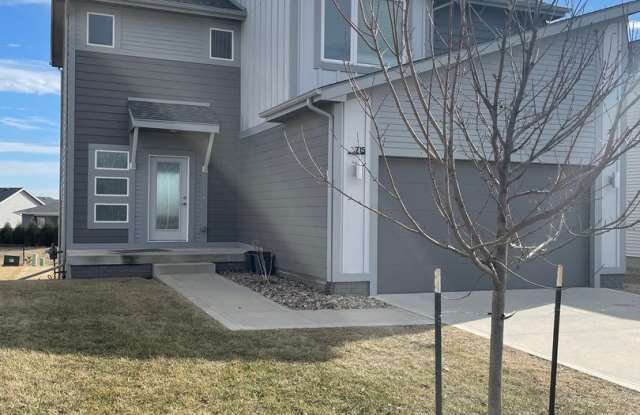 Beautiful newer home in West Des Moines - Waukee School Dist!