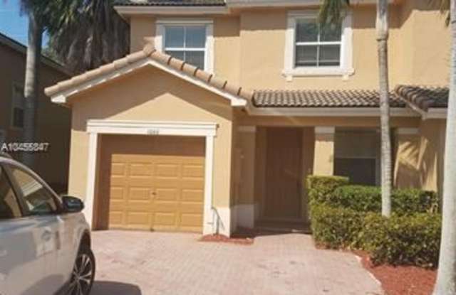 1066 NE 41st Pl - 1066 Northeast 41st Place, Homestead, FL 33033