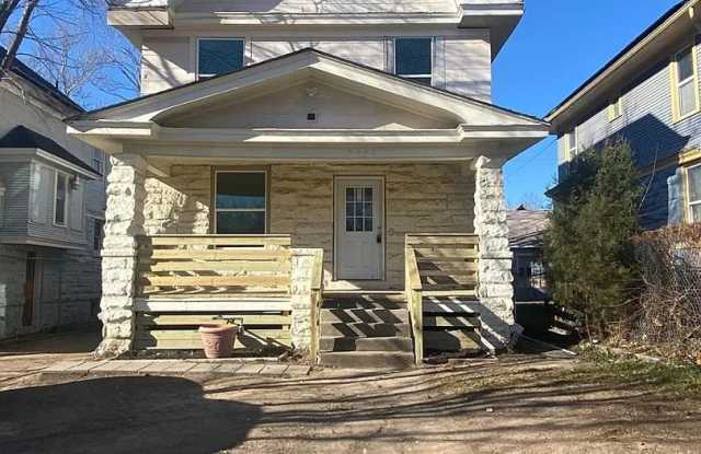 Large 5 Bedroom Renovated Home in Prime Midtown Location