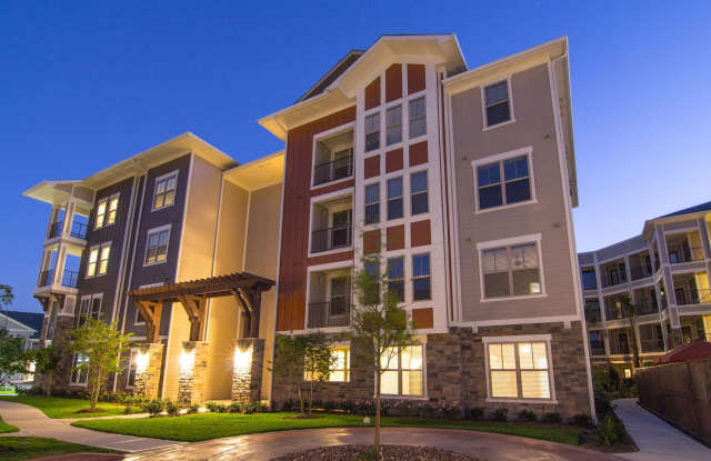 The Pointe at West Lake