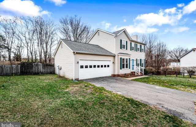 10704 LIVE OAK COURT