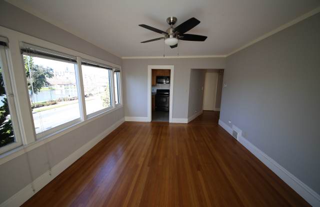 2340 Lakeshore Avenue