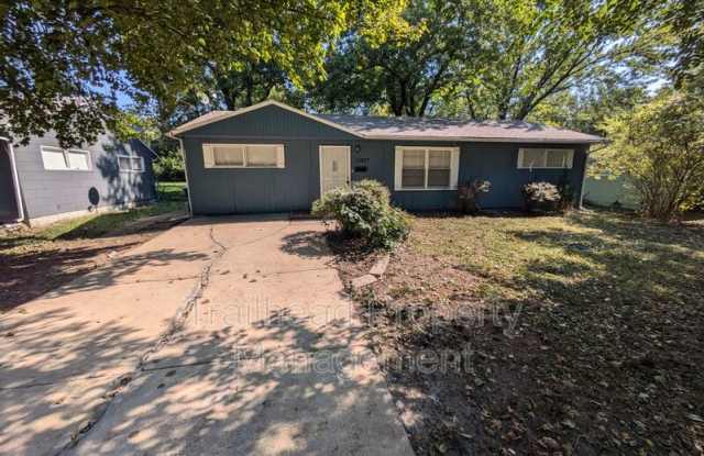 Photo of 10927 Bennington Ave