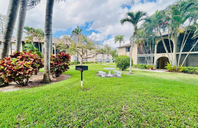 408 Pine Glen Lane unit: C-2