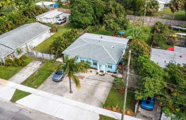 329 SE 3rd Avenue