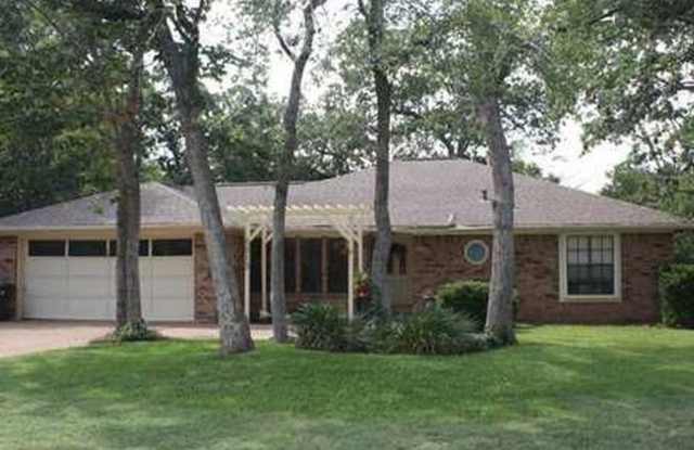 Spacious 3/2 home in convenient location