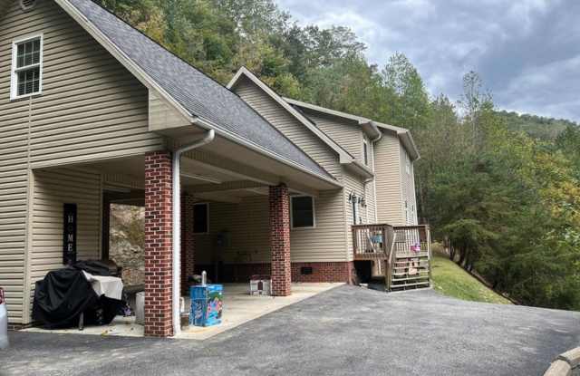 172 Meade Heights - 172 Meade Heights, Pike County, KY 41501