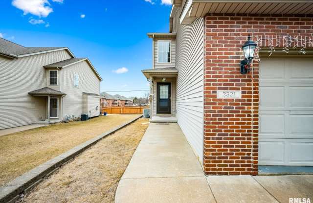 2321 W KENFIELD Court