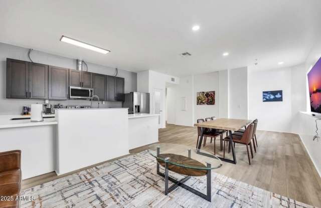 Photo of 830 S FARMER Avenue